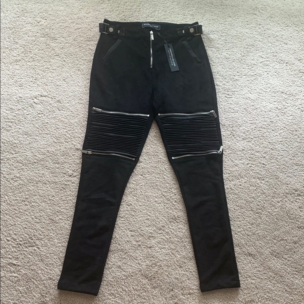 Edgy Black Pants with Zipper Accents